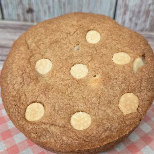 Macadamia Cookie Cake 4"