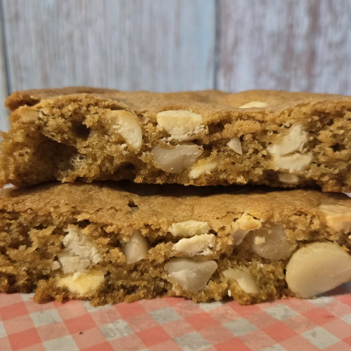 Macadamia Cookie Cake 4"