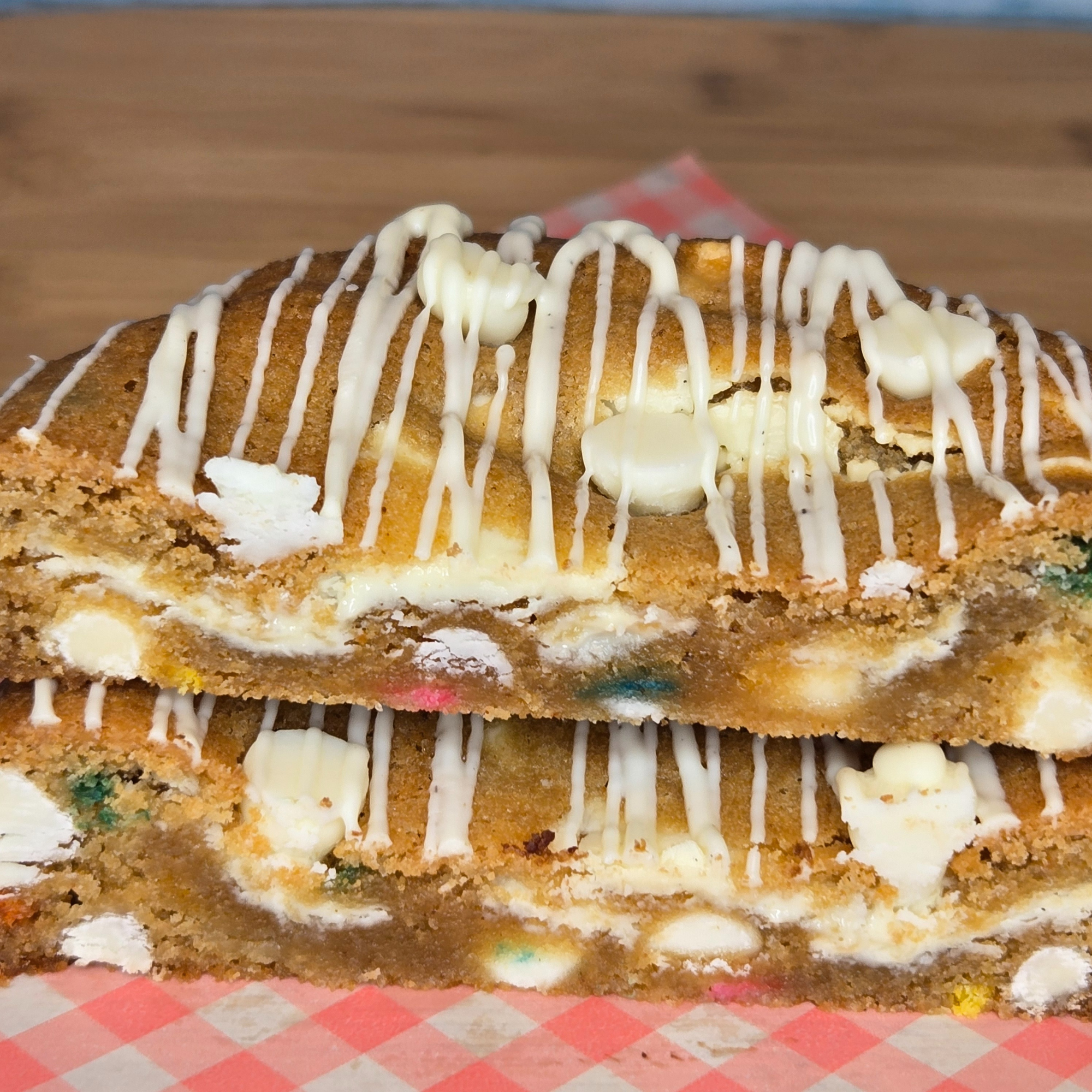 Macadamia Cookie Cake 4"